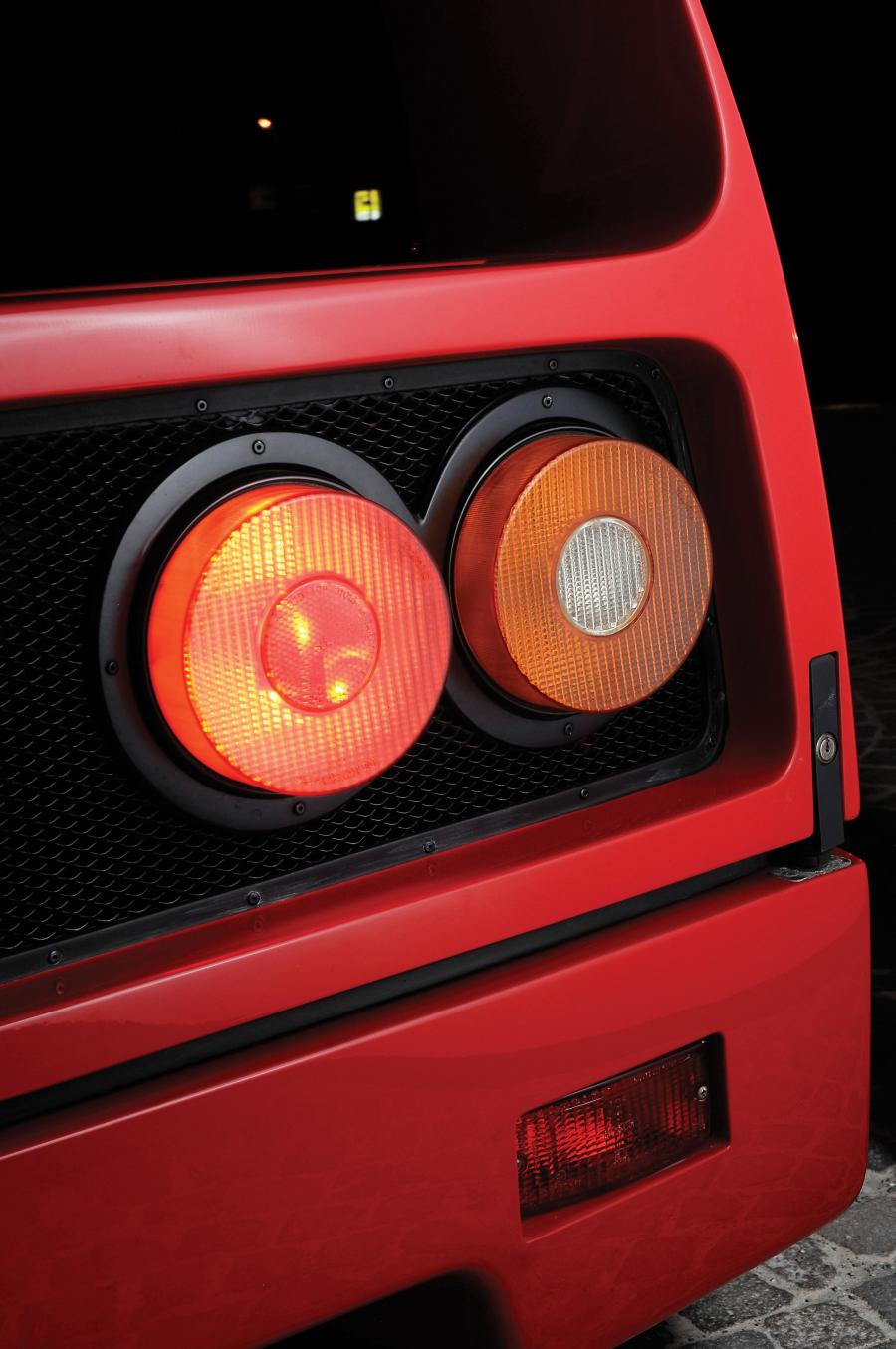  Ferrari F40 1991 года  (фото 29 из 50)